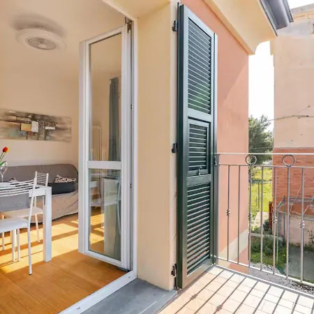 Lovely With Private Parking Apartman *