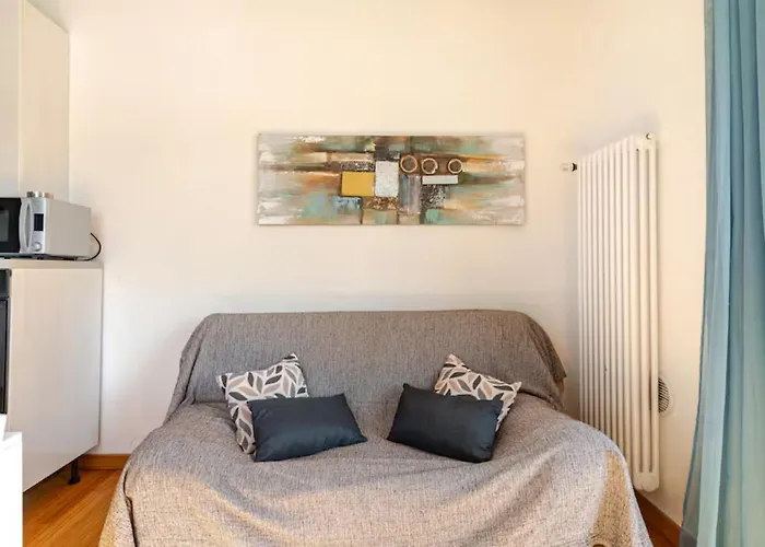 Lovely With Private Parking *