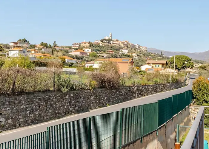 Lovely With Private Parking