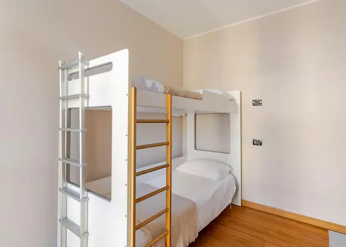 Lovely With Private Parking *