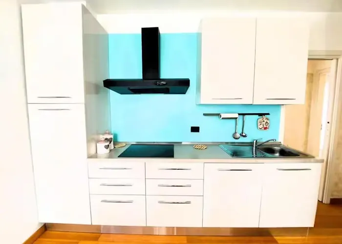 Lovely With Private Parking *