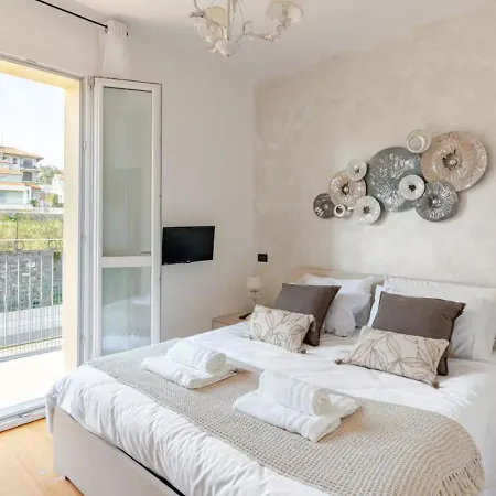 Daire Lovely With Private Parking