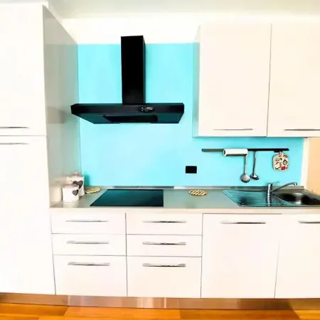 Lovely With Private Parking *